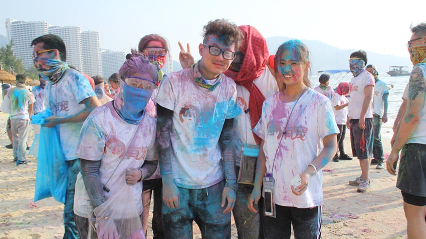 有寵網(wǎng)絡(luò)“青春不留白”彩色跑