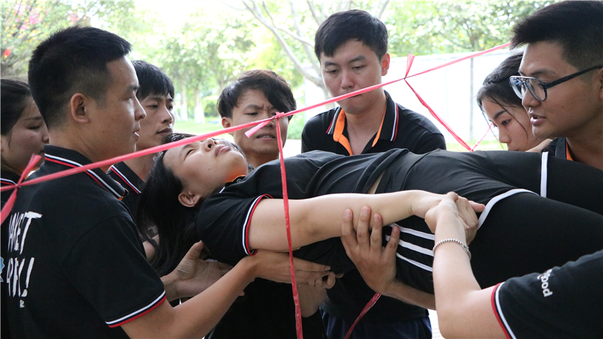 棒谷網(wǎng)絡(luò)香草世界廣州拓展訓(xùn)練基地管理層拓展訓(xùn)練活動