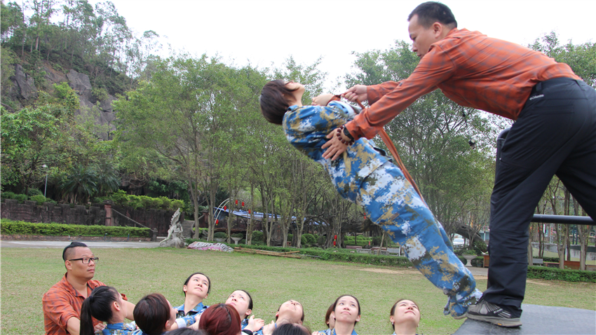 童學(xué)會(huì)藝術(shù)江門(mén)色色環(huán)球影城拓展基地成功舉辦團(tuán)隊(duì)?wèi)敉馔卣够顒?dòng)
