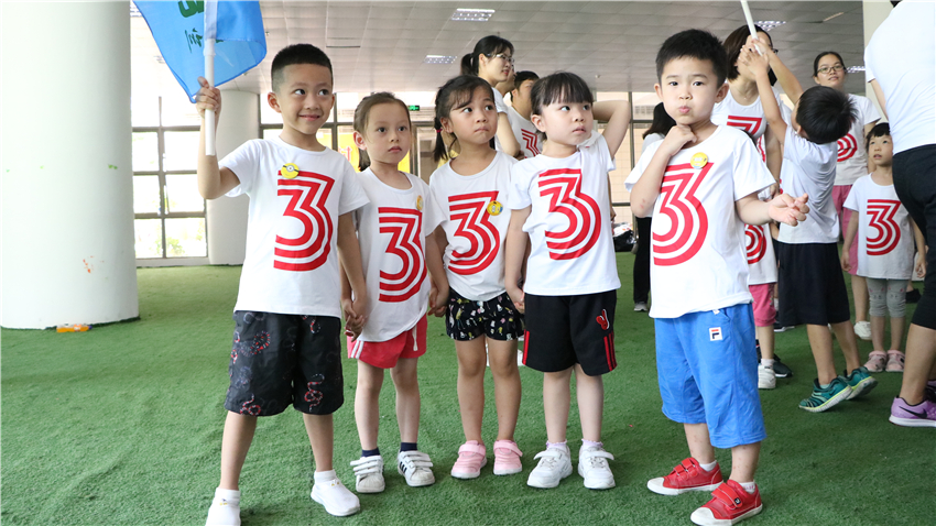 育才幼兒園大手拉小手親子活動(dòng)