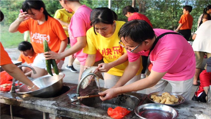 廣州萬固壓縮機(jī)有限公司舉辦“勇創(chuàng)新，贏未來”拓展訓(xùn)練營