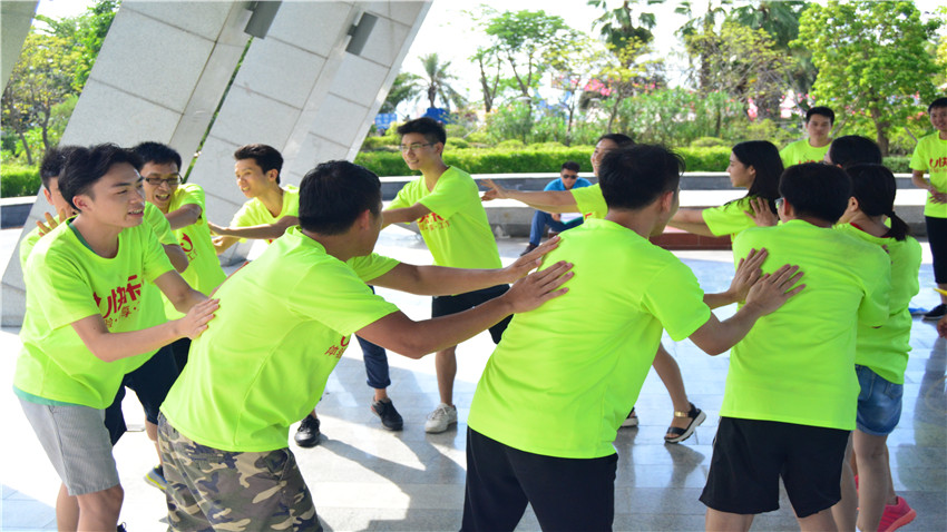 佛山市海呈金屬舉辦巽寮灣海公園拓展訓(xùn)練活動