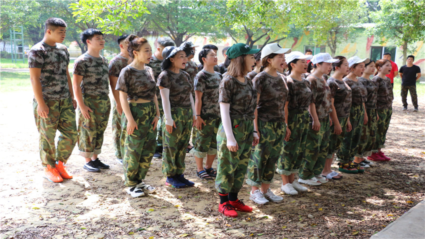 廣州市紅棉國際時(shí)裝城NO.1服飾舉辦兩天拓展訓(xùn)練活動