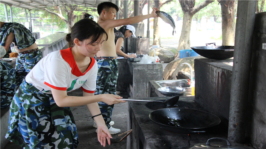 廣州市紅棉國際時(shí)裝城NO.1服飾舉辦兩天拓展訓(xùn)練活動