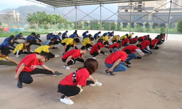 戶外拓展訓(xùn)練公司