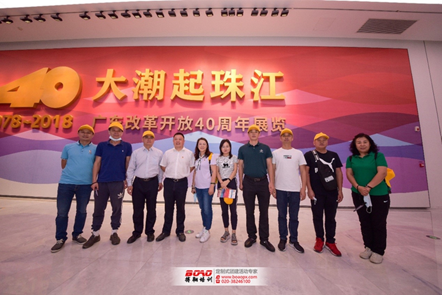 追夢佛開，用汗水澆灌收獲，以實(shí)干篤定前行