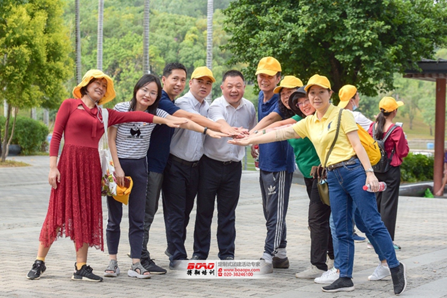 追夢佛開，用汗水澆灌收獲，以實(shí)干篤定前行