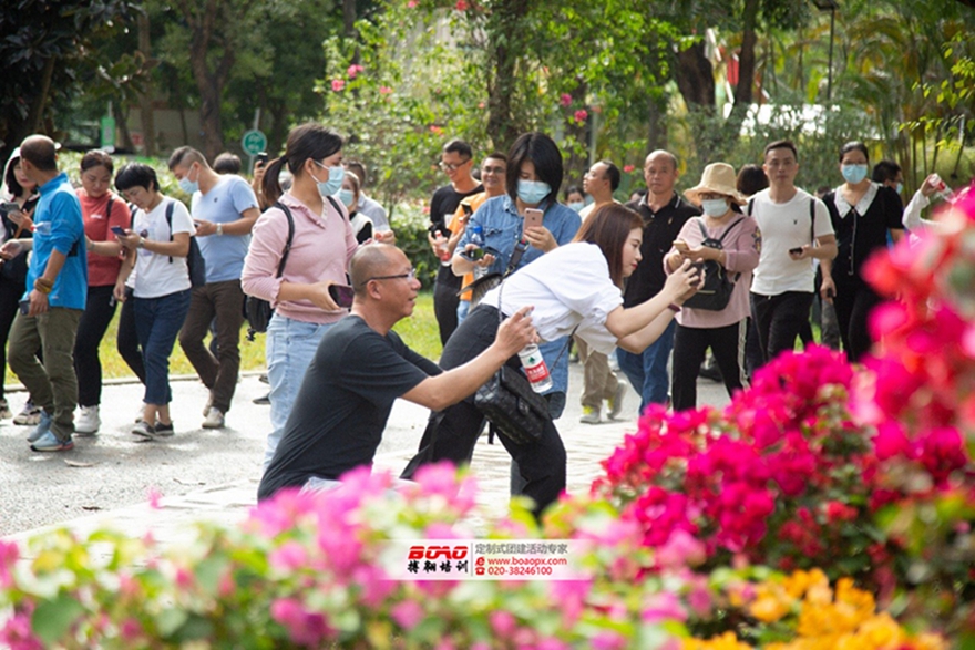 追夢佛開，用汗水澆灌收獲，以實(shí)干篤定前行